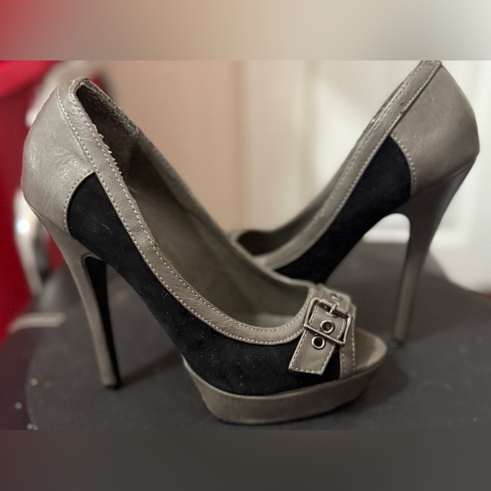 Delicious Black and Gray Heels
